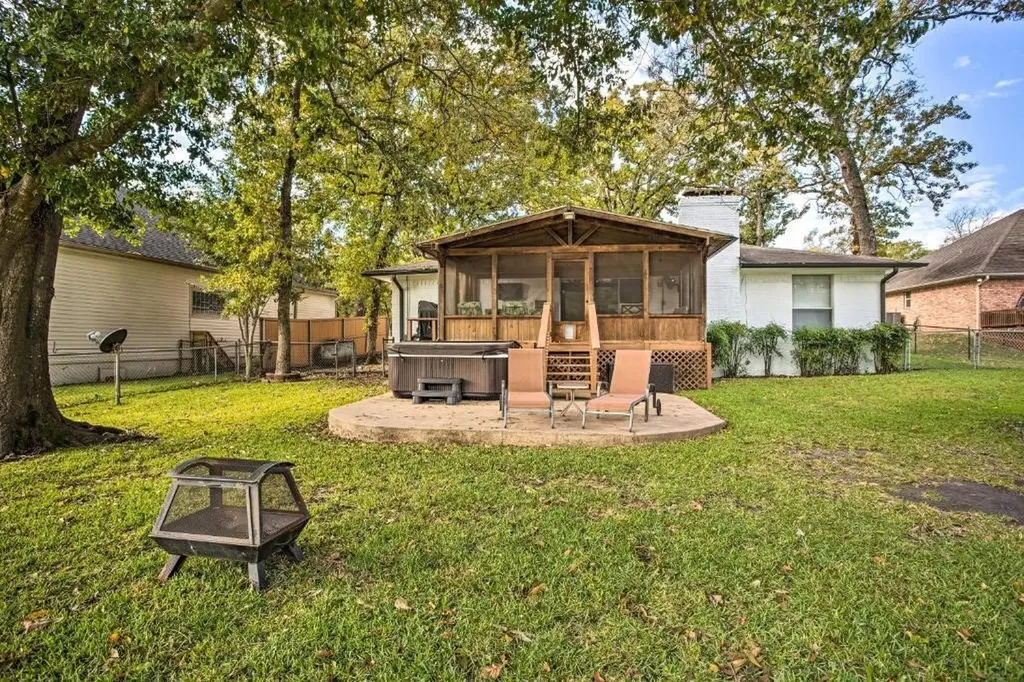 108 Camino Robles Street Gun Barrel City TX 75156