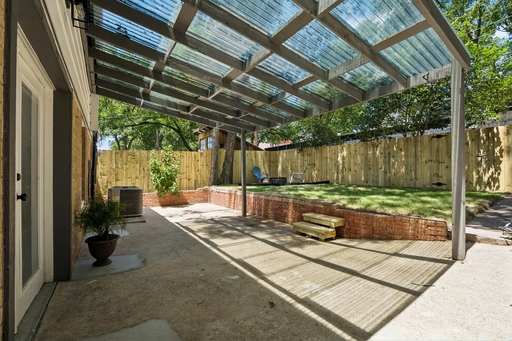 6823 E Grand Avenue Dallas TX 75223