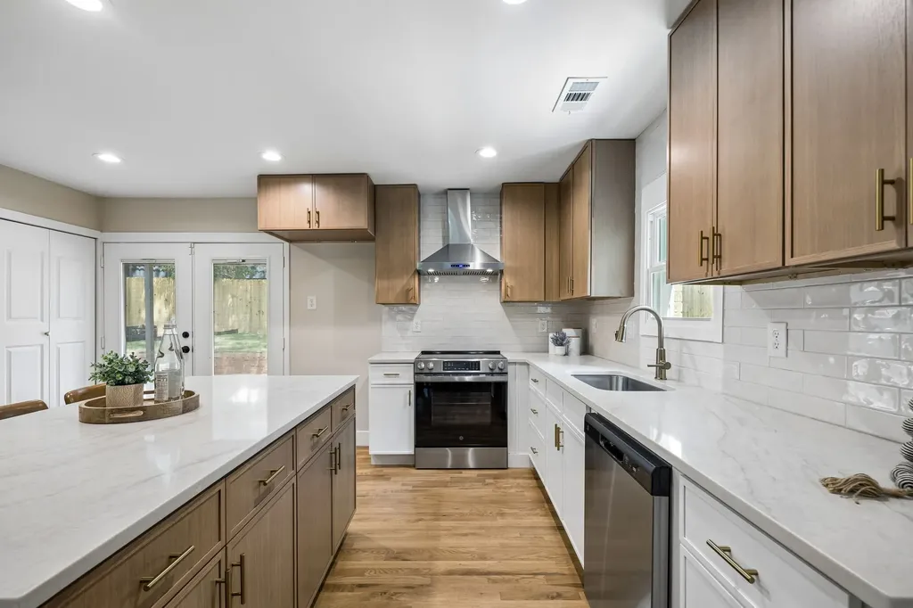 6823 E Grand Avenue Dallas TX 75223