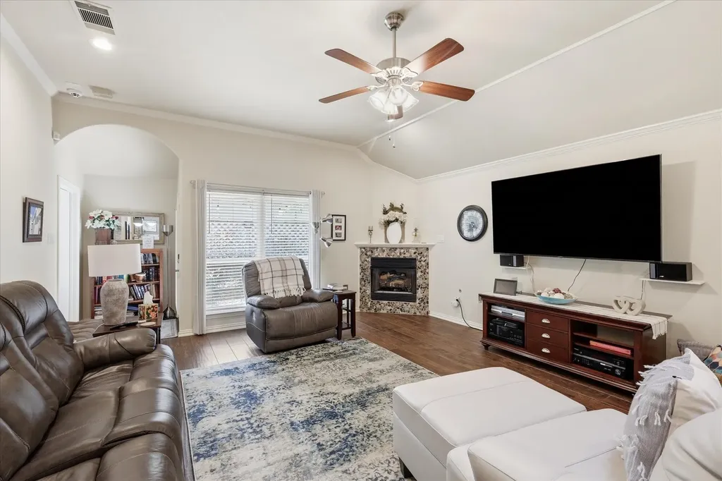 1506 Fiori Way Euless TX 76039