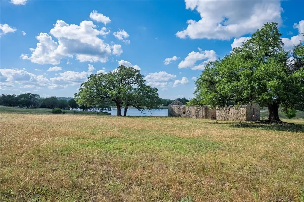 2340 County Road 152 Purmela TX 76566