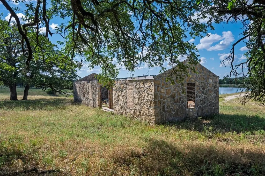 2340 County Road 152 Purmela TX 76566