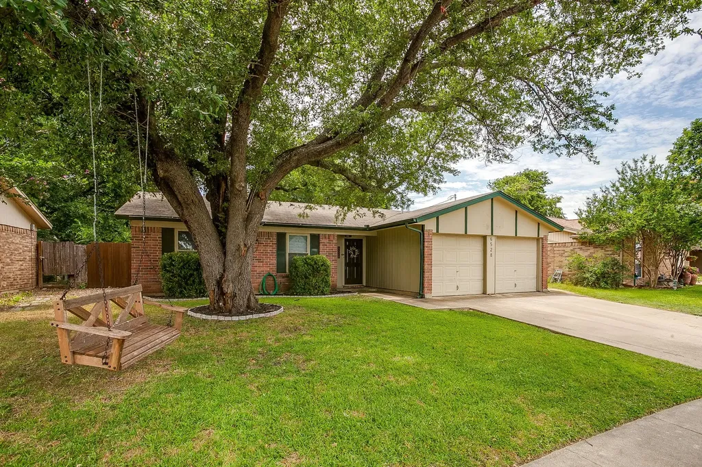 6528 High Meadow Court Watauga TX 76148