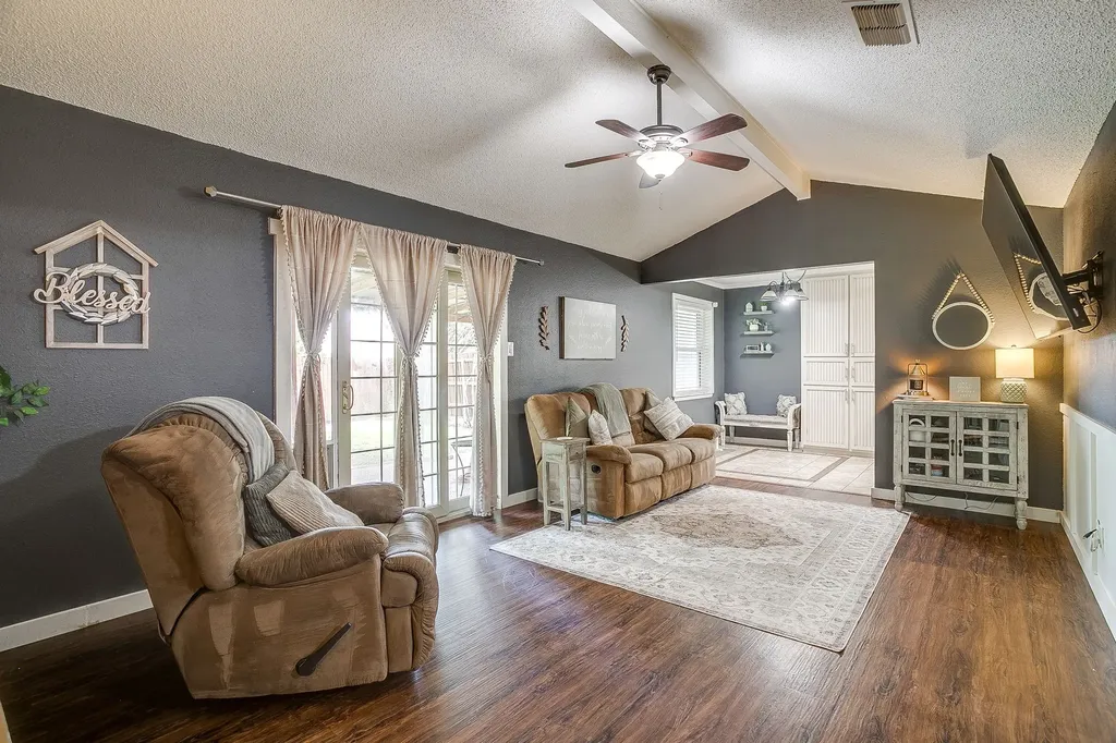 6528 High Meadow Court Watauga TX 76148