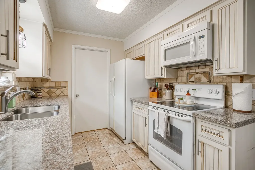 6528 High Meadow Court Watauga TX 76148