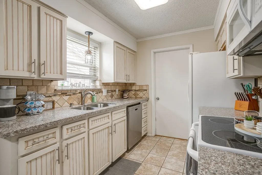 6528 High Meadow Court Watauga TX 76148