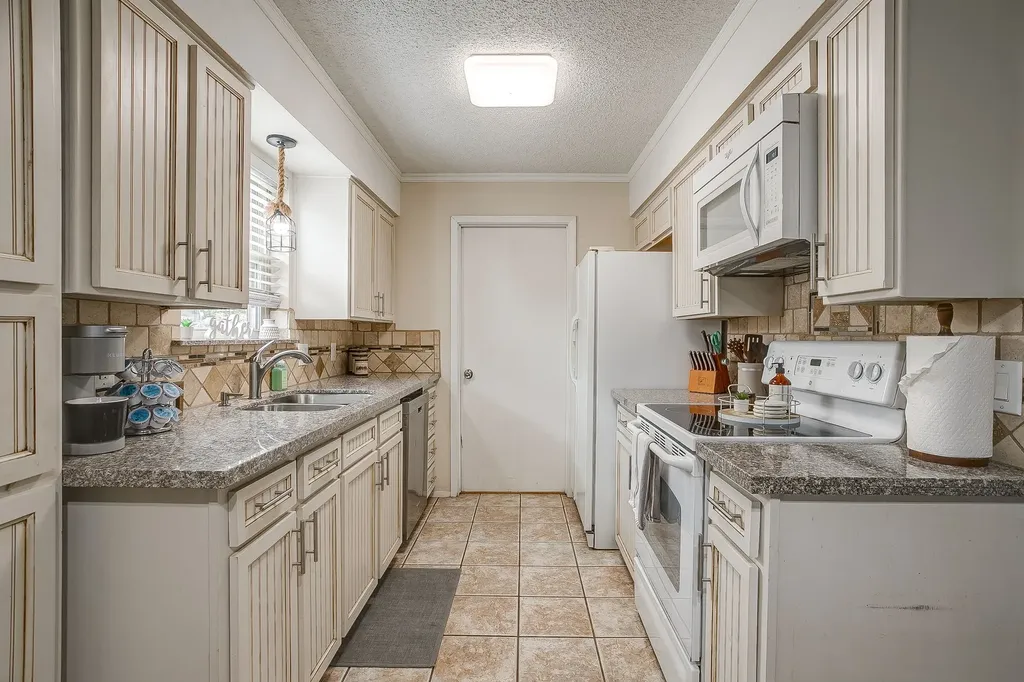 6528 High Meadow Court Watauga TX 76148