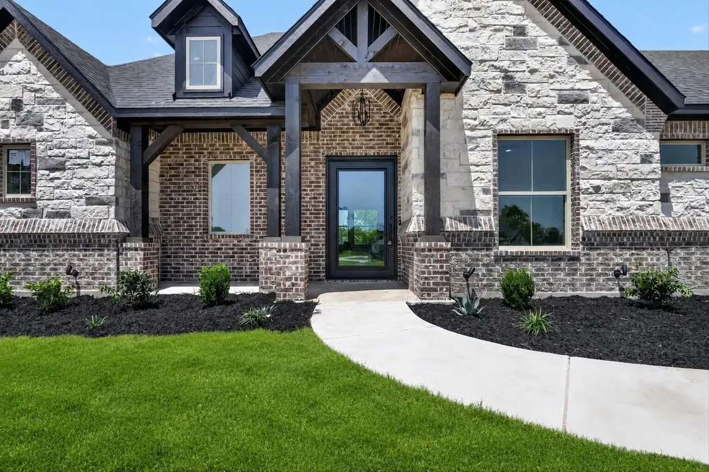 111 County Road 4867 Azle TX 76020