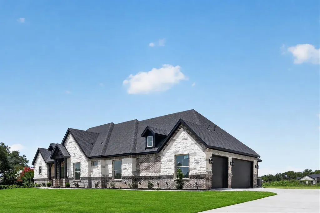 111 County Road 4867 Azle TX 76020