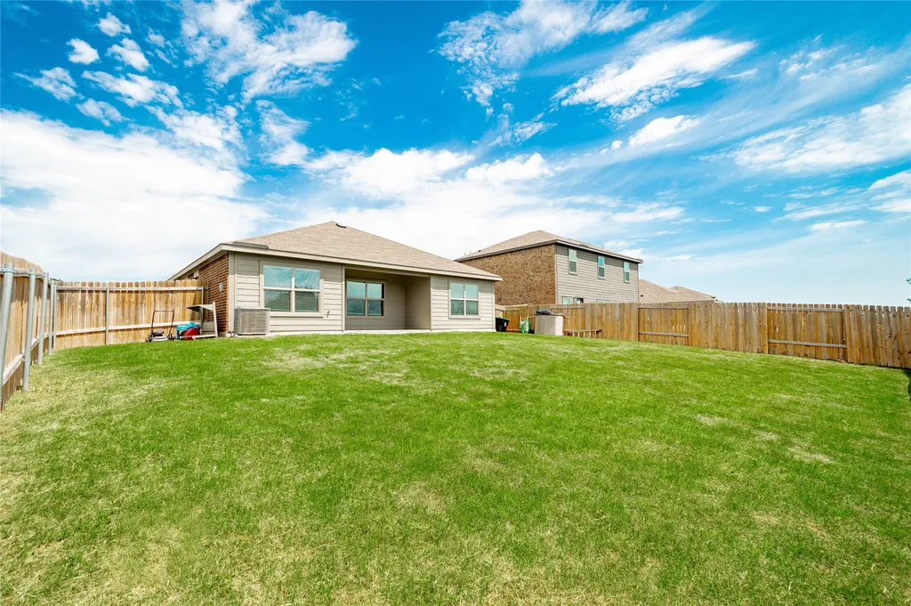 140 Cattlemans Creek Road W Newark TX 76071