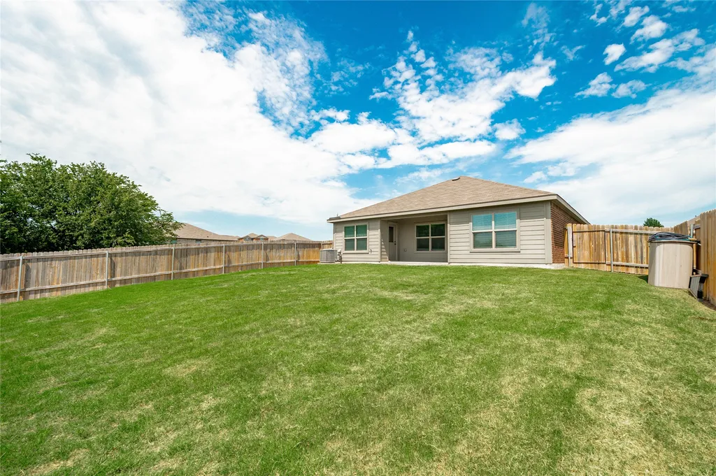 140 Cattlemans Creek Road W Newark TX 76071