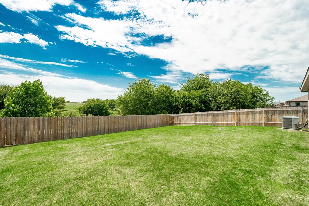 140 Cattlemans Creek Road W Newark TX 76071