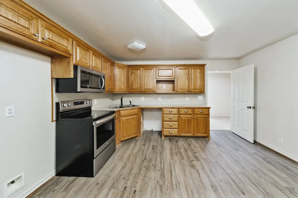 907 N Lamb Street Bowie TX 76230