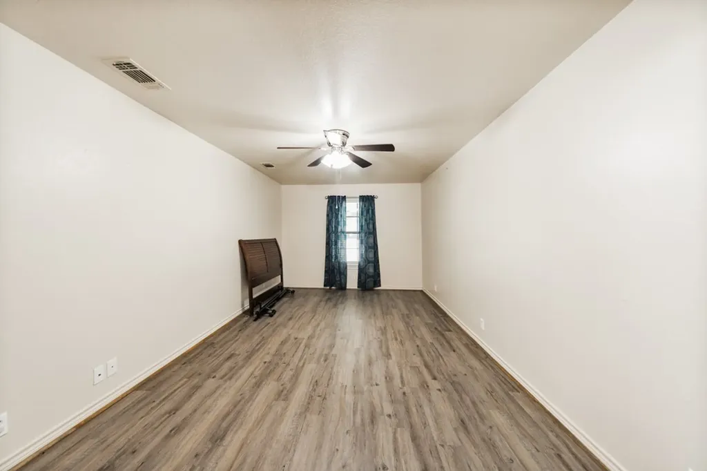 907 N Lamb Street Bowie TX 76230