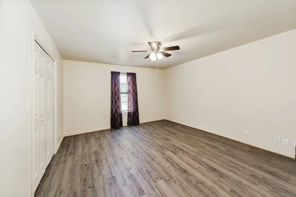 907 N Lamb Street Bowie TX 76230