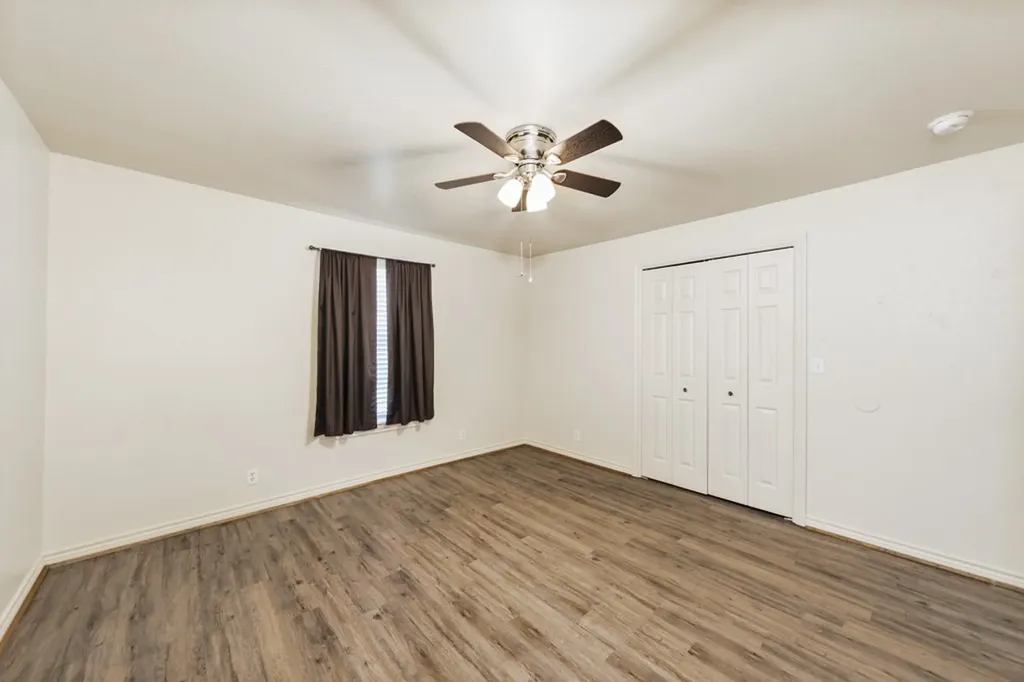 907 N Lamb Street Bowie TX 76230