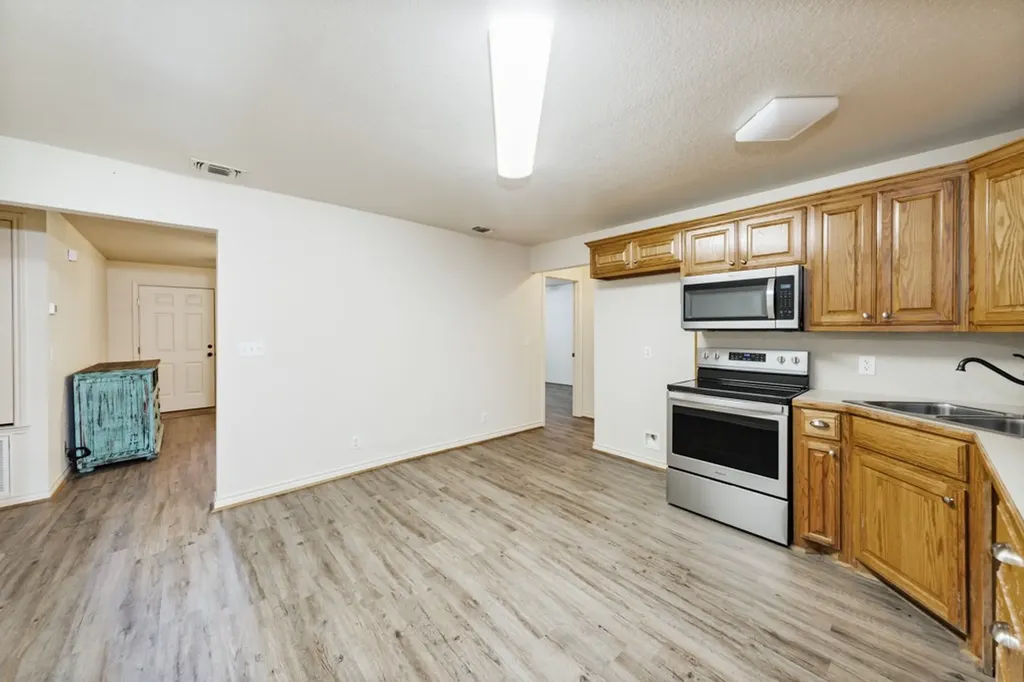 907 N Lamb Street Bowie TX 76230