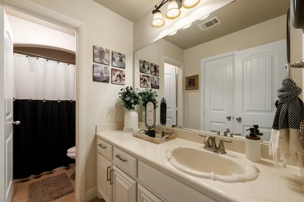 5200 Medallion Court Midlothian TX 76065