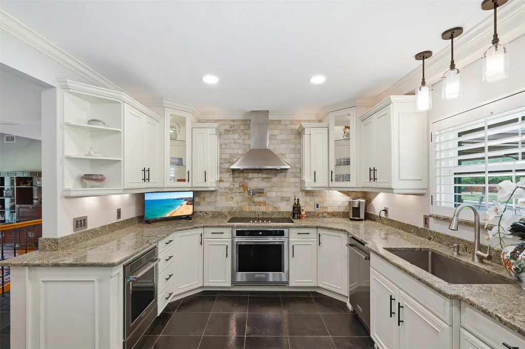 3805 Hollow Creek Road Benbrook TX 76116
