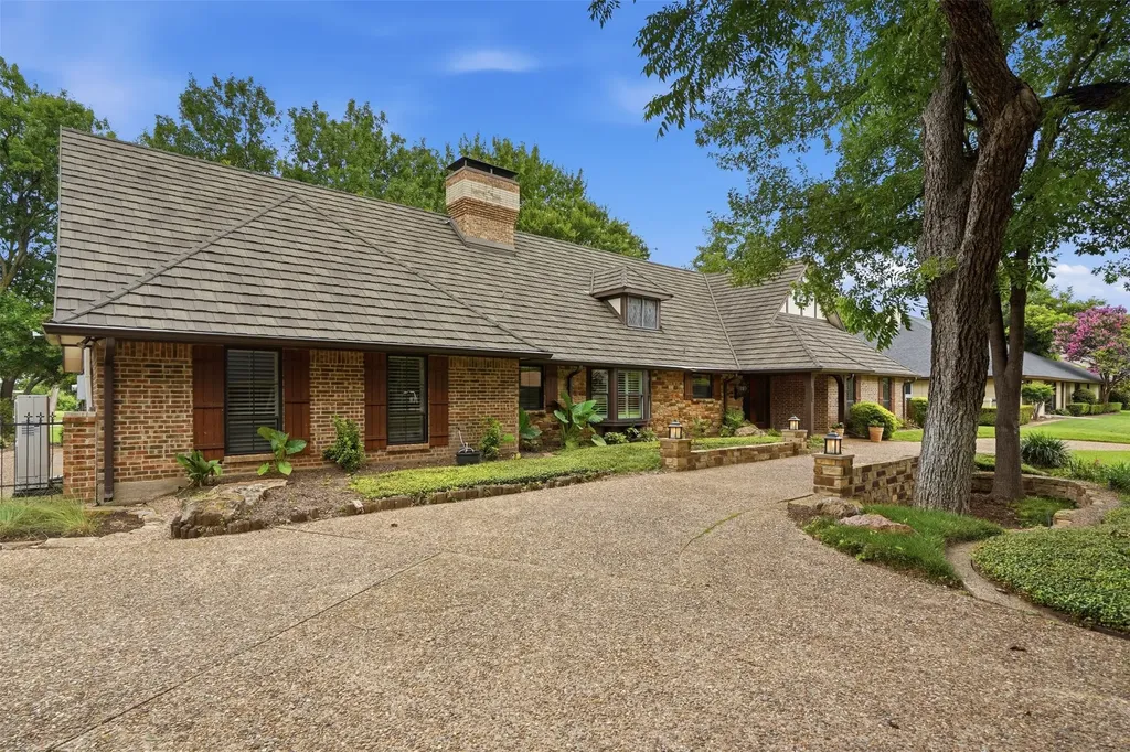 3805 Hollow Creek Road Benbrook TX 76116