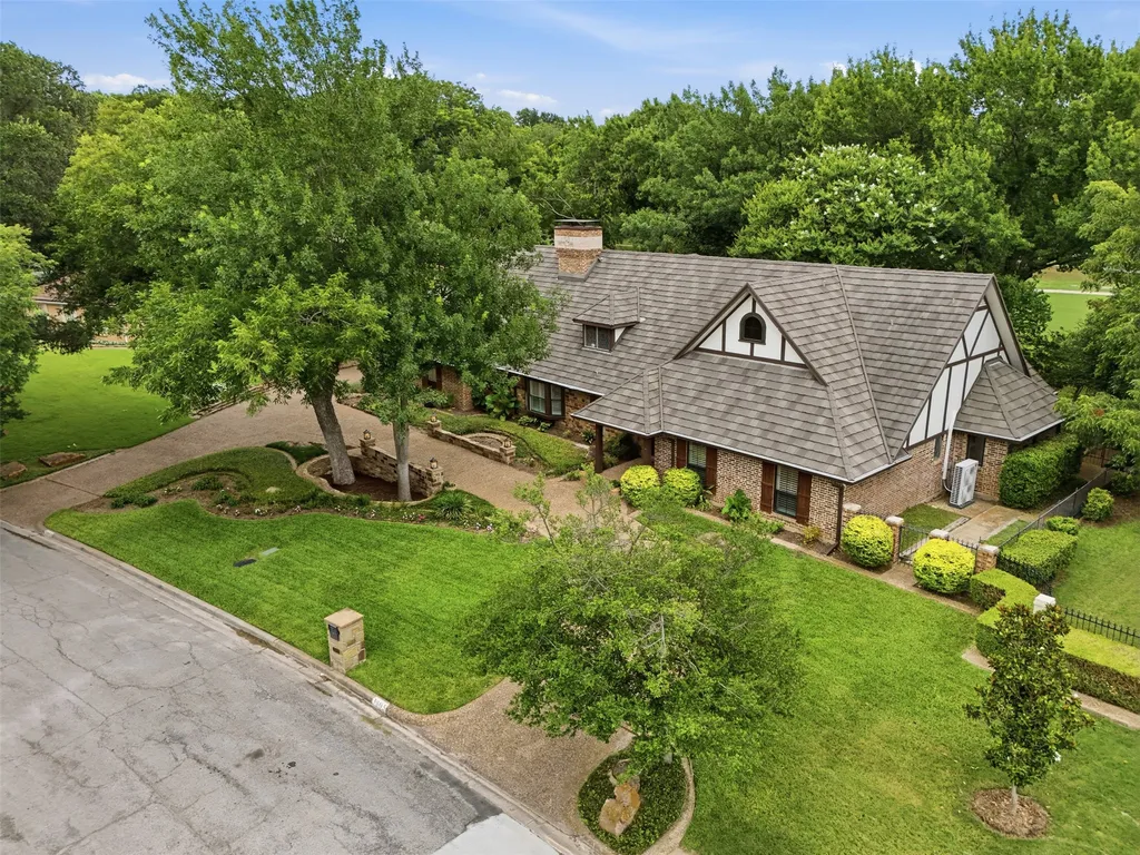 3805 Hollow Creek Road Benbrook TX 76116