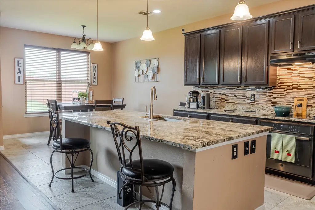 419 Kingfisher Lane Arlington TX 76002