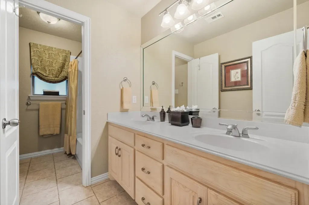8945 Kingston Court North Richland Hills TX 76182