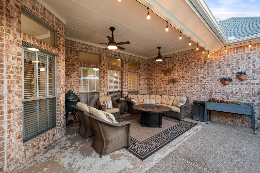 8945 Kingston Court North Richland Hills TX 76182