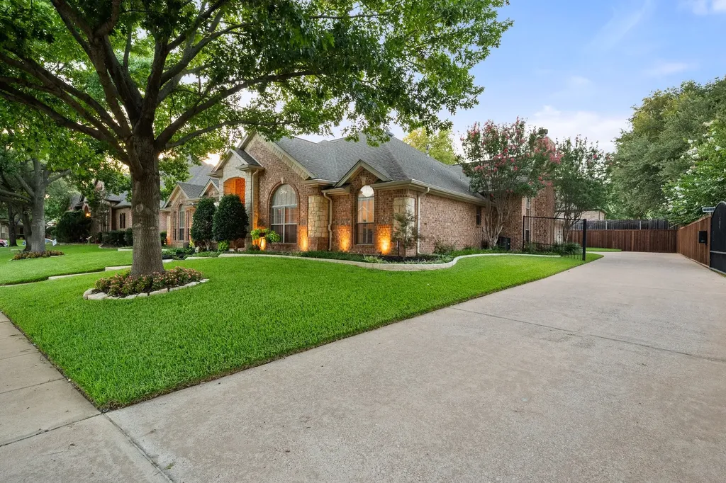 8945 Kingston Court North Richland Hills TX 76182