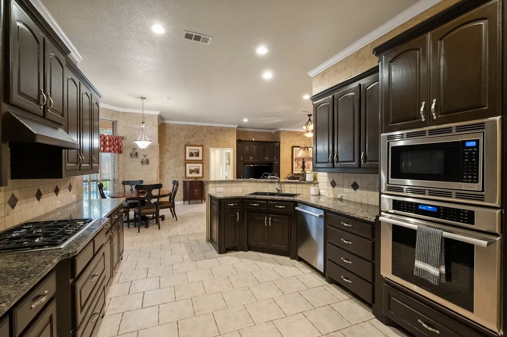 8945 Kingston Court North Richland Hills TX 76182