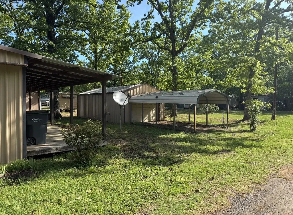 408 Private Road 7702 Emory TX 75440