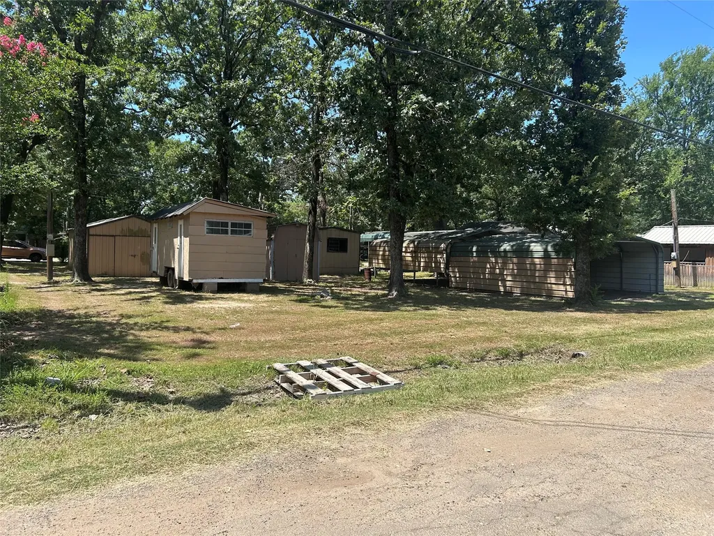 408 Private Road 7702 Emory TX 75440