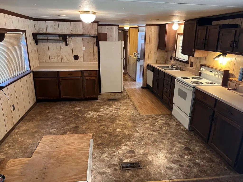 408 Private Road 7702 Emory TX 75440