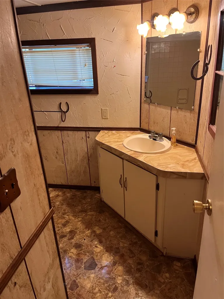 408 Private Road 7702 Emory TX 75440