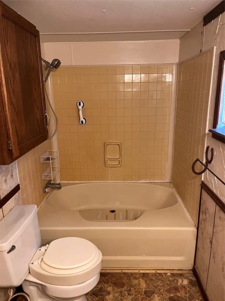 408 Private Road 7702 Emory TX 75440