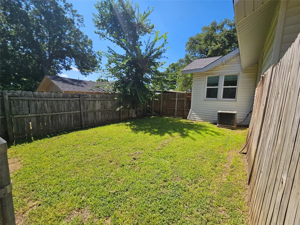 806 W Spring Street Weatherford TX 76086