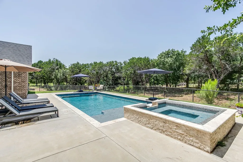 1024 Sky Road Weatherford TX 76087