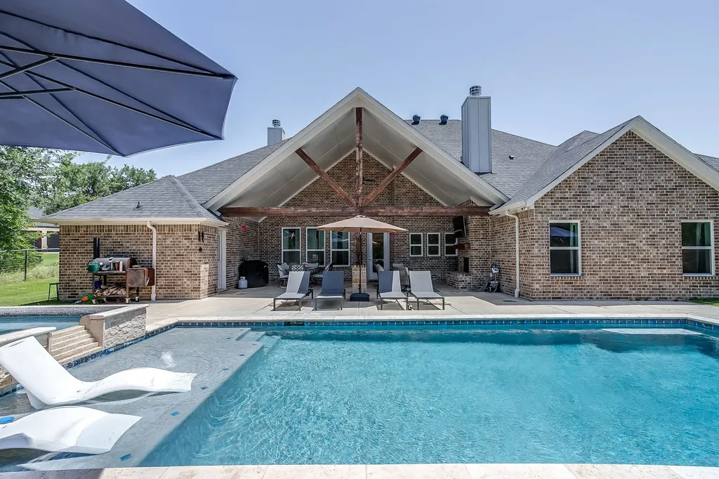 1024 Sky Road Weatherford TX 76087