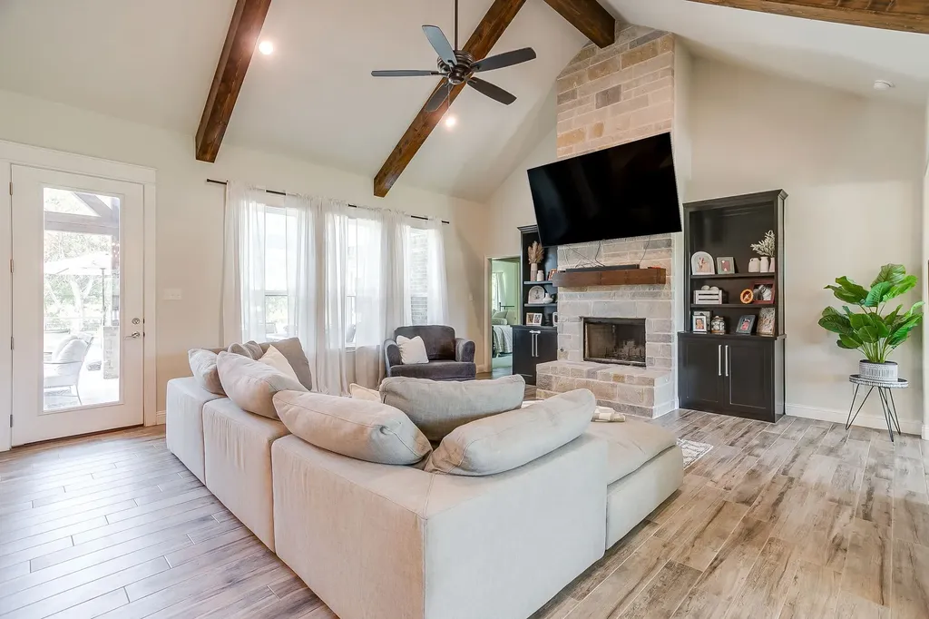 1024 Sky Road Weatherford TX 76087