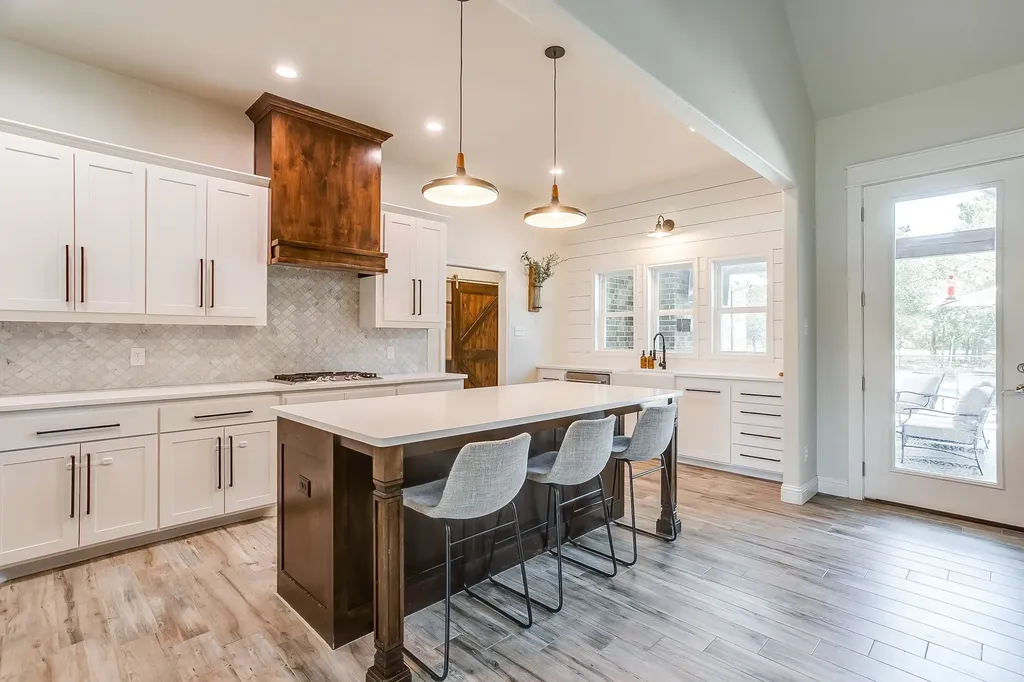 1024 Sky Road Weatherford TX 76087