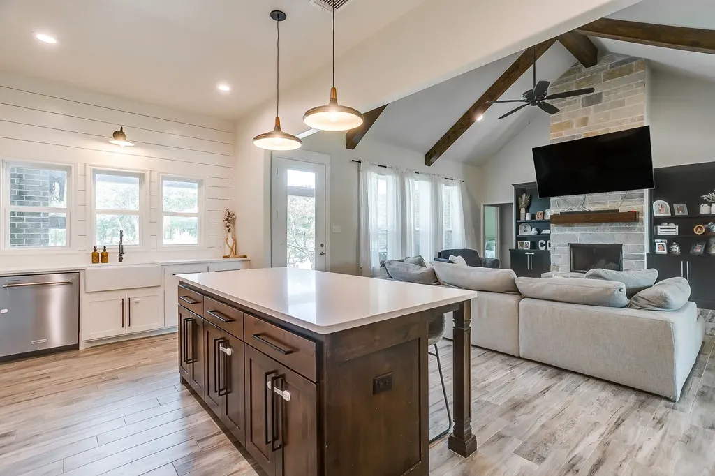 1024 Sky Road Weatherford TX 76087