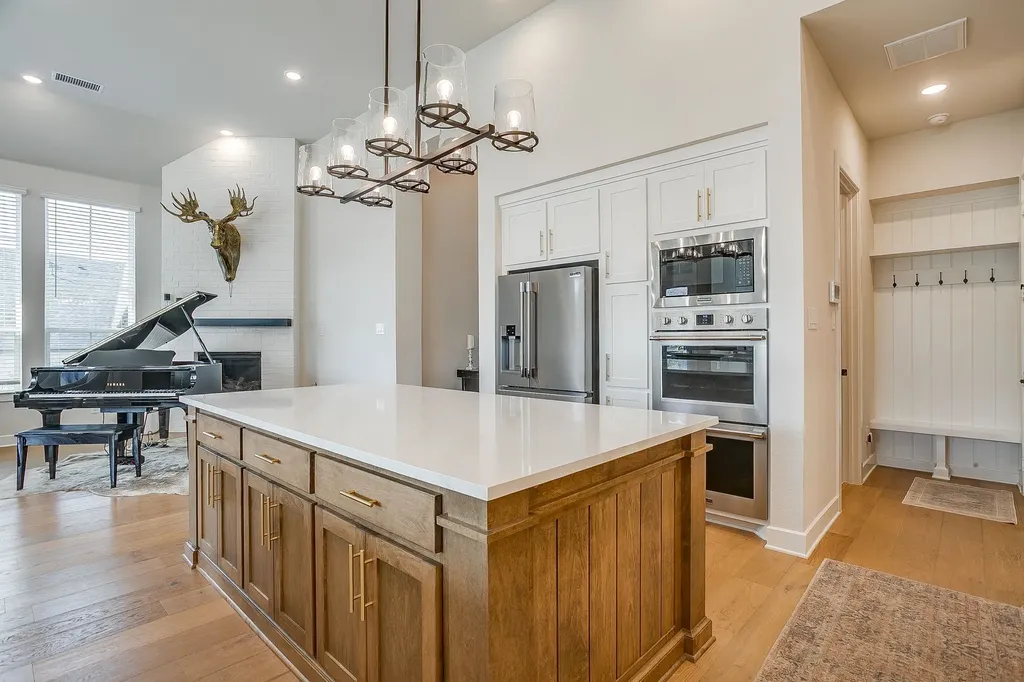 2137 Rolling Oaks Drive Fort Worth TX 76008