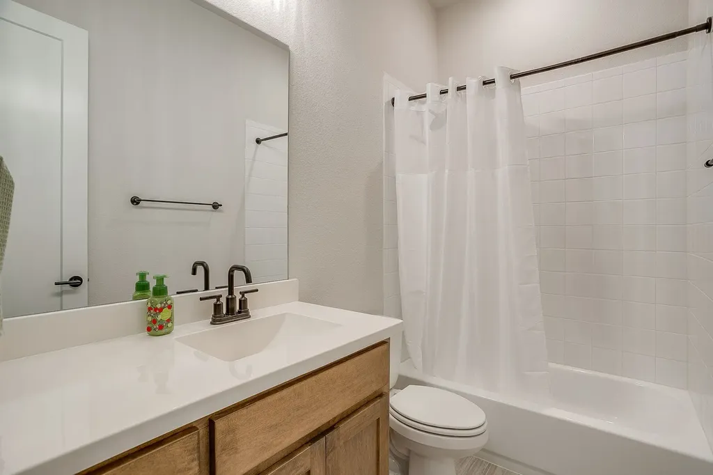2137 Rolling Oaks Drive Fort Worth TX 76008