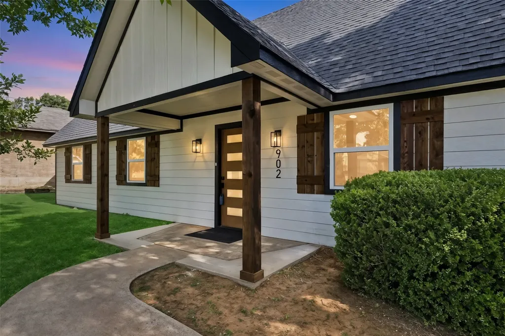 902 Melanie Lane Keene TX 76059