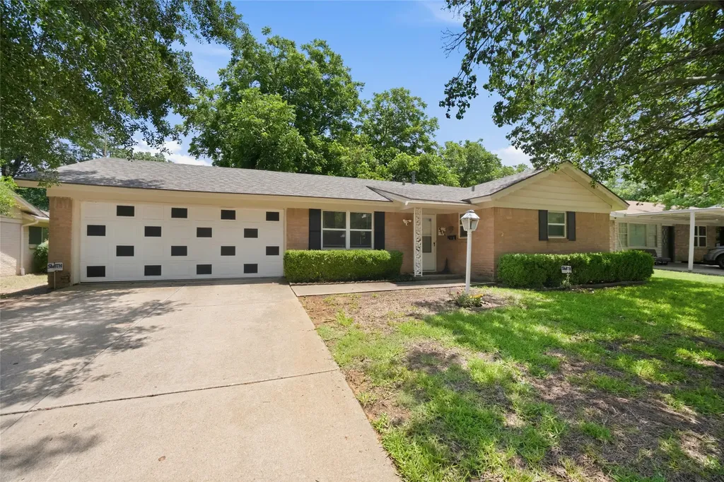 501 Simmons Drive Euless TX 76040