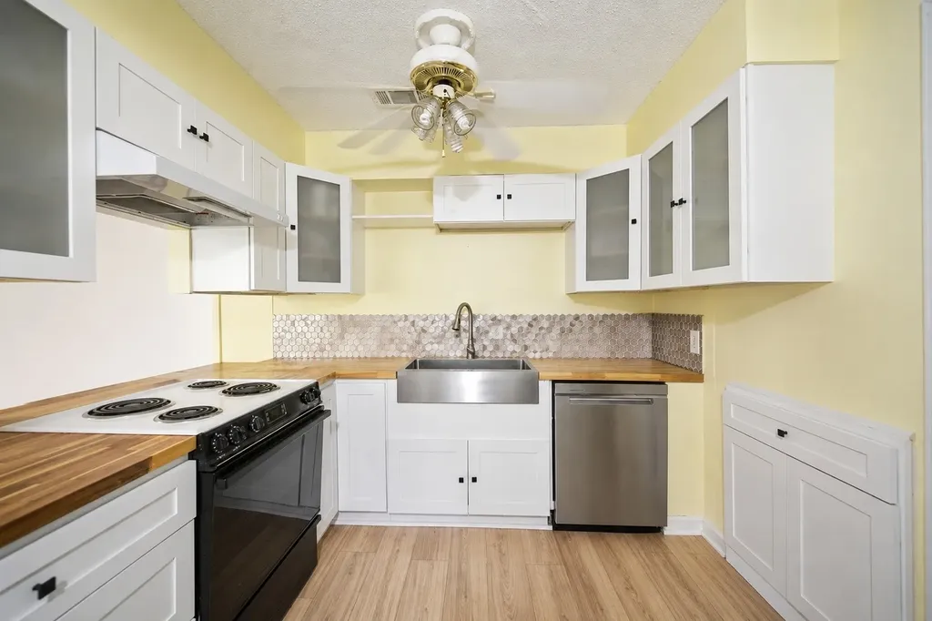 501 Simmons Drive Euless TX 76040