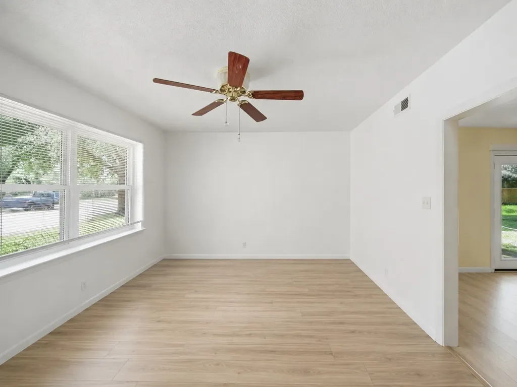 501 Simmons Drive Euless TX 76040