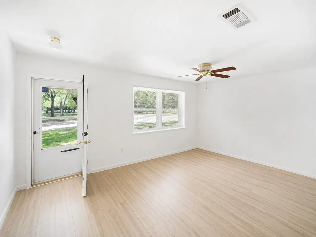 501 Simmons Drive Euless TX 76040