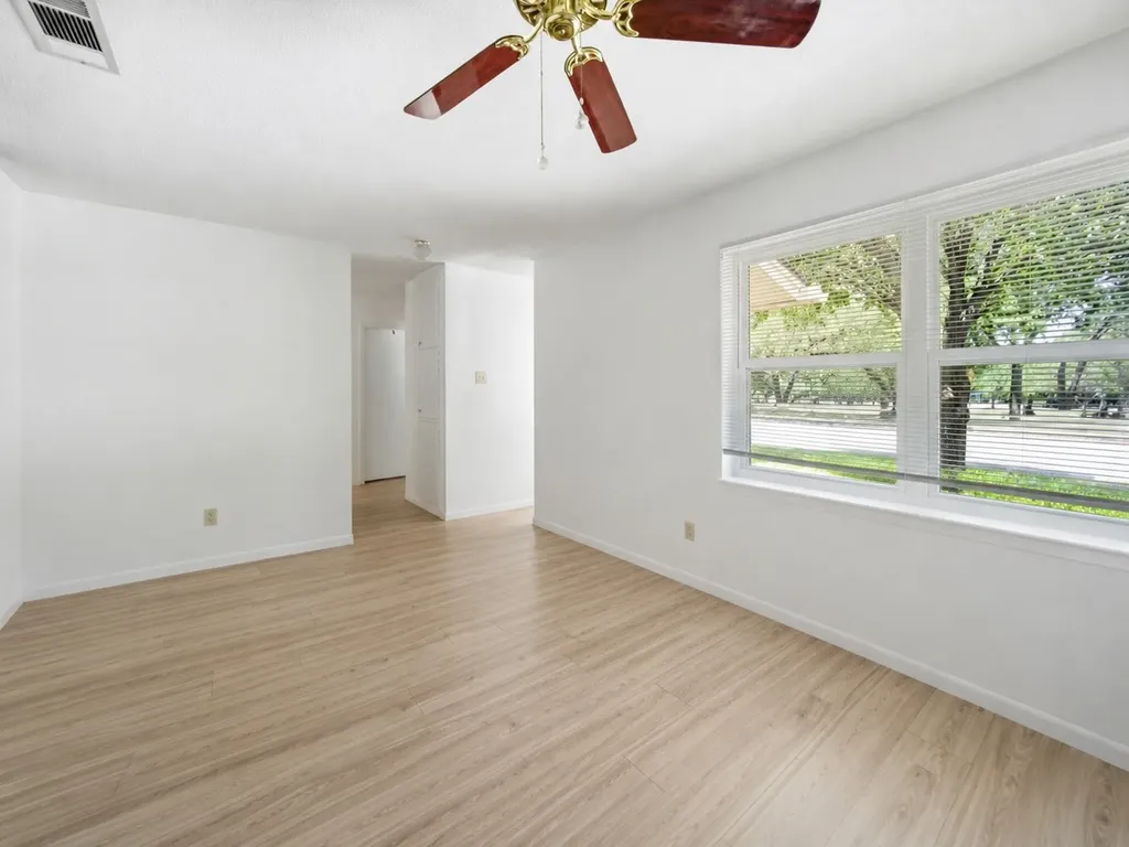 501 Simmons Drive Euless TX 76040