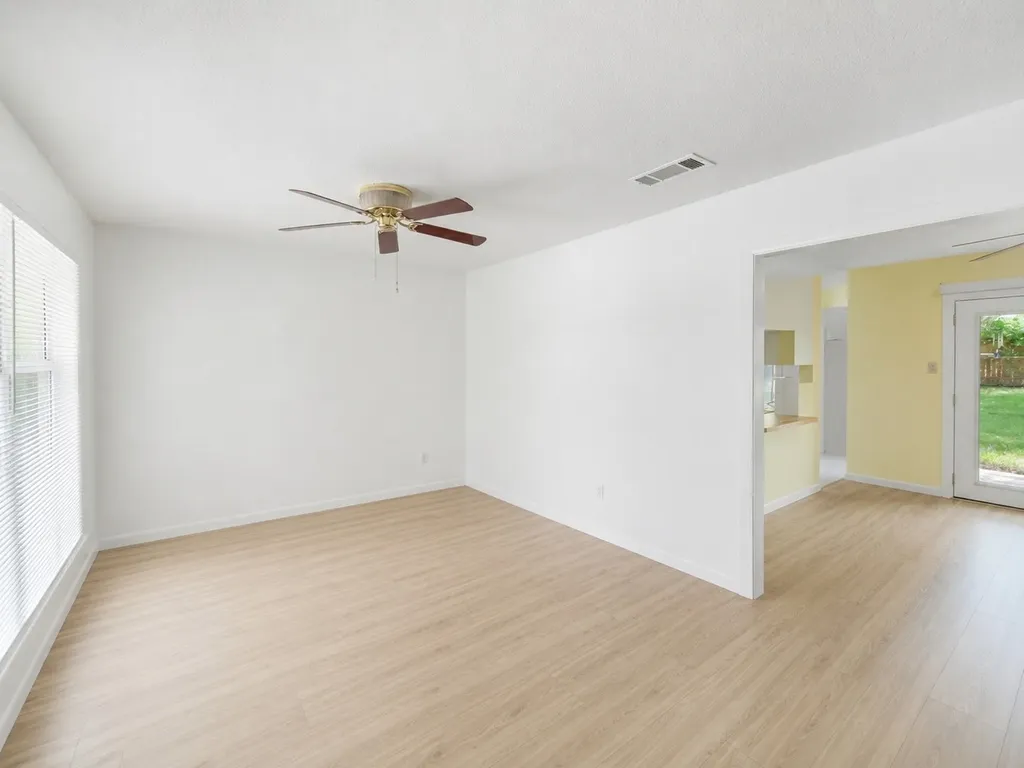 501 Simmons Drive Euless TX 76040